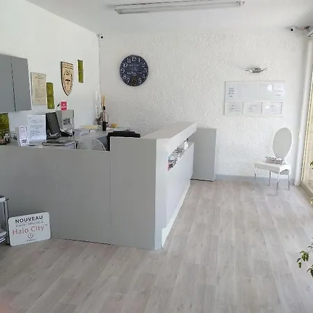 Отель Castel Saint Anne 3*